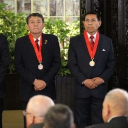 Condecoran con “Medalla de los Héroes de la Democracia” a 59 miembros de la Policía Nacional