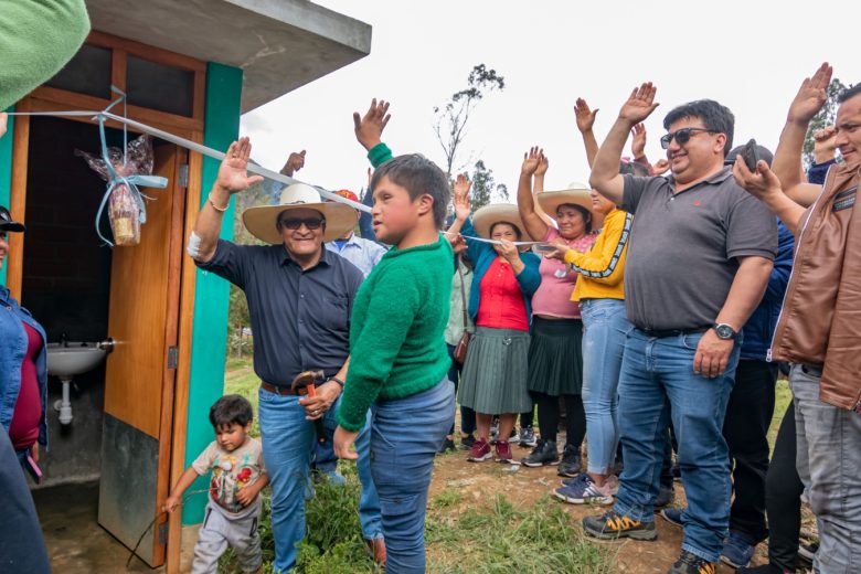 Inauguran sistema de agua en Nueva Esperanza