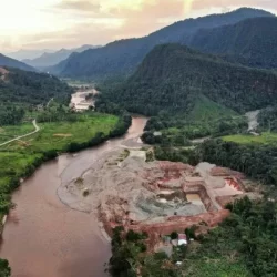 Grupos de mineros ilegales de Perú y Ecuador operan en el río Chinchipe